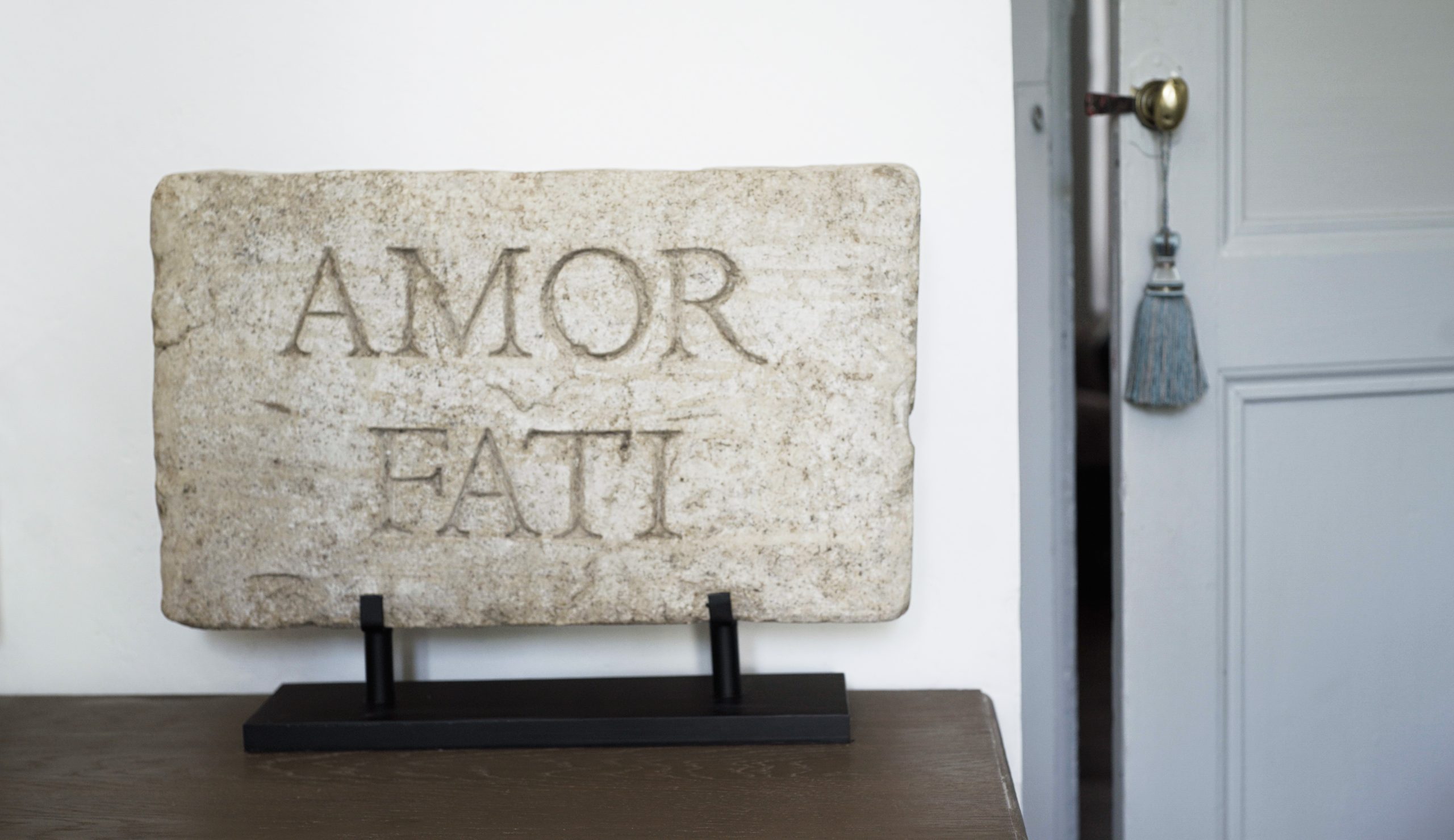 Stèle AMOR FATI
